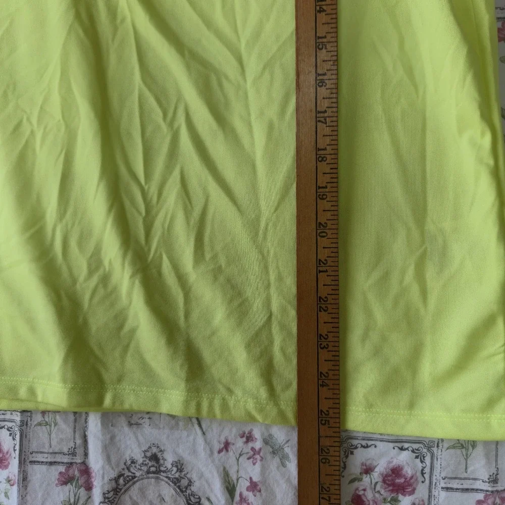 Nike Womens Dri-Fit Training Shirt Medium Lime Green Neon Short Sleeve DX0937-73